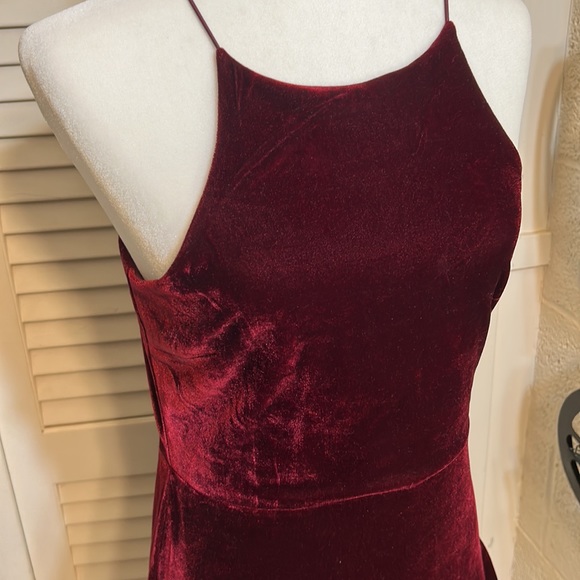 ALTAR’D STATE M gorgeous wine colored minidress with velvety feel - Picture 4 of 9